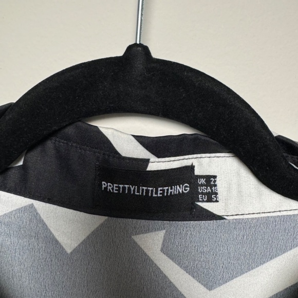 PrettyLittleThing Plus Black Abstract Print Oversized Shirt - Picture 6 of 9